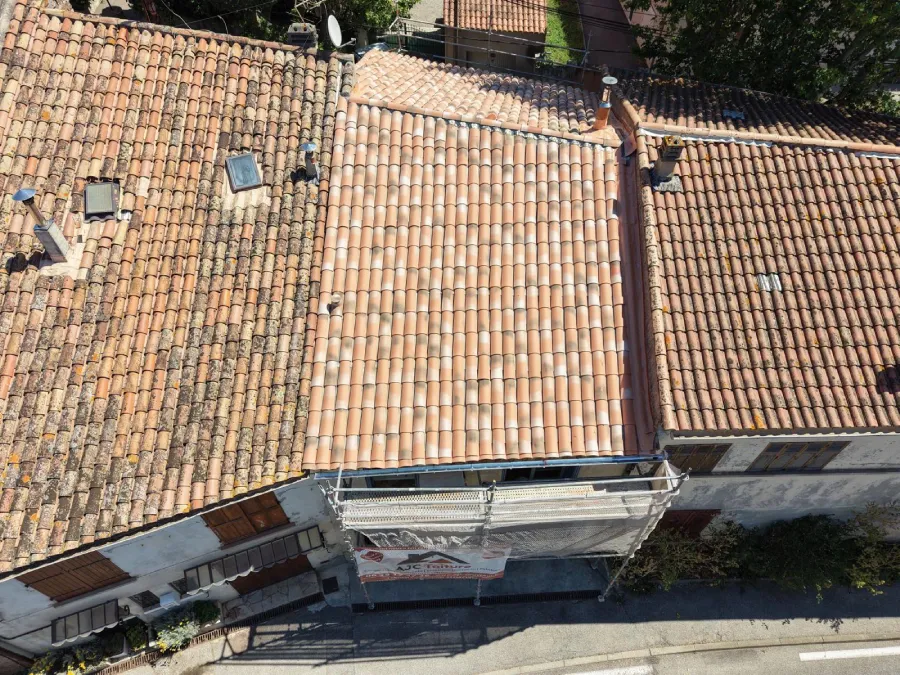 Toiture neuve vue de dessus à Rocbaron par AJC Toiture